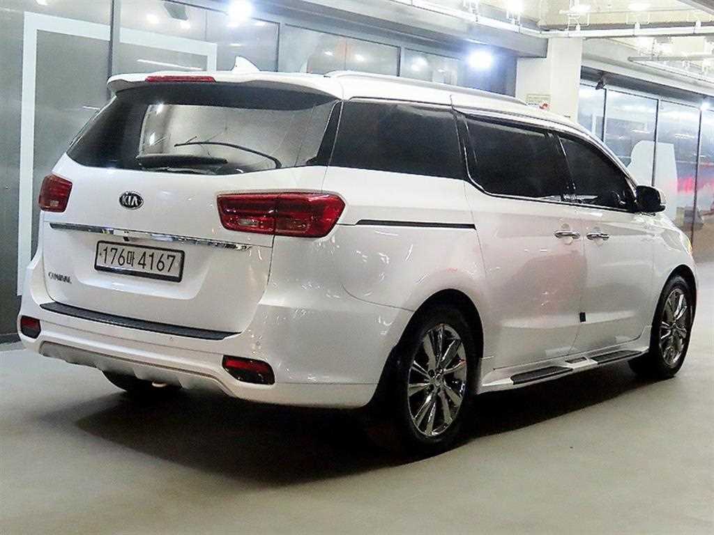 KIA Carnival - Vista 4