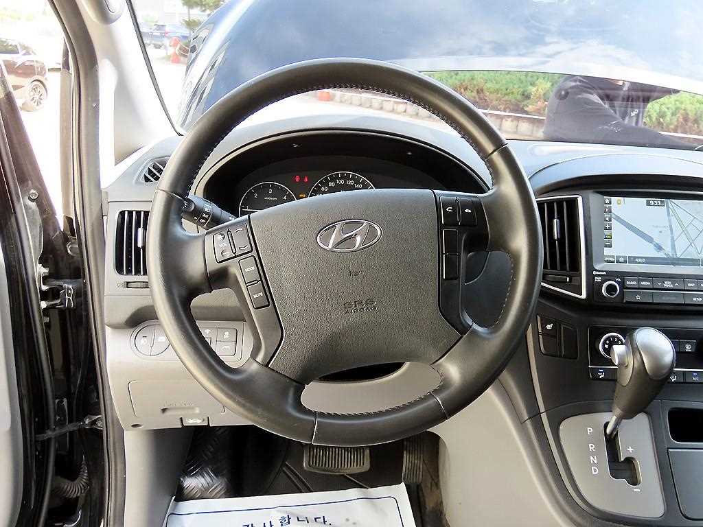 HYUNDAI Starex - Vista 8