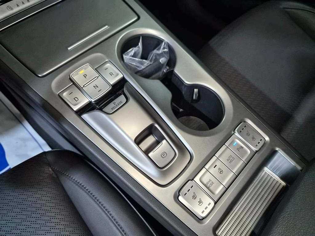 HYUNDAI Kona - Vista 11