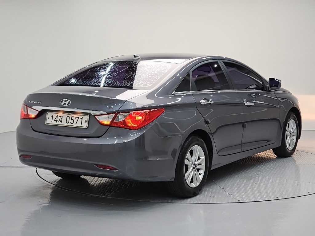 HYUNDAI Sonata - Vista 4