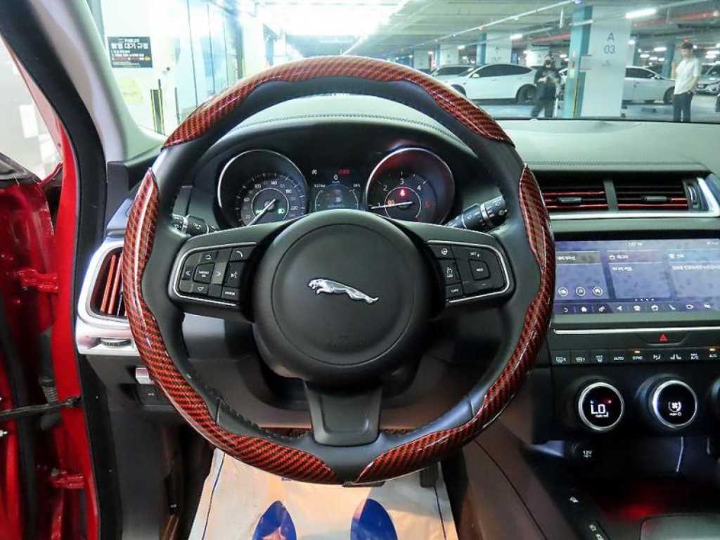 Jaguar E-PACE - Vista 8