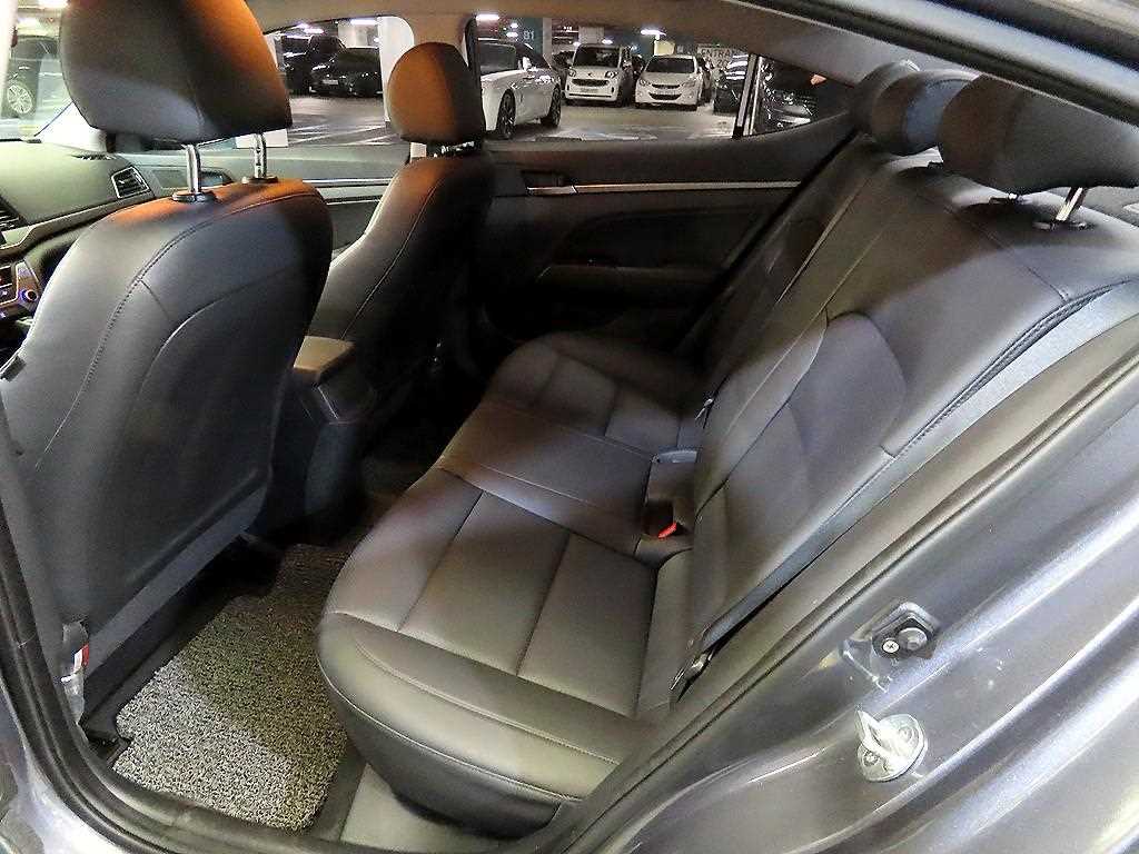 HYUNDAI Avante - Vista 7