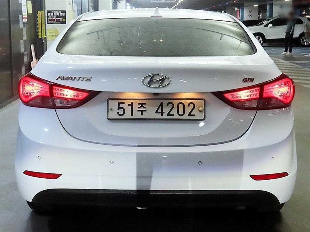 HYUNDAI Avante - Vista 5