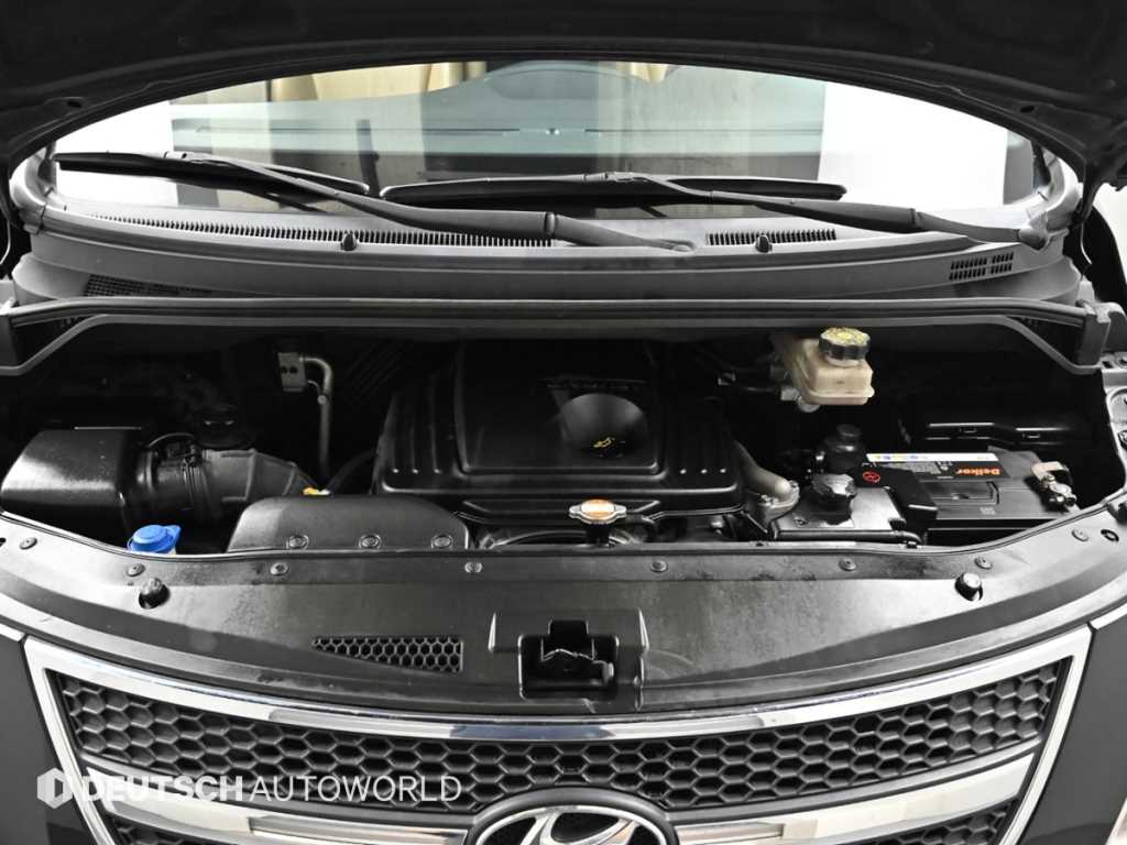 HYUNDAI Starex - Vista 6
