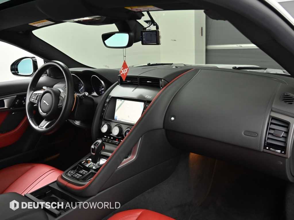 Jaguar F-TYPE - Vista 7