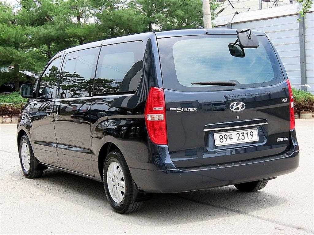 HYUNDAI Starex - Vista 3