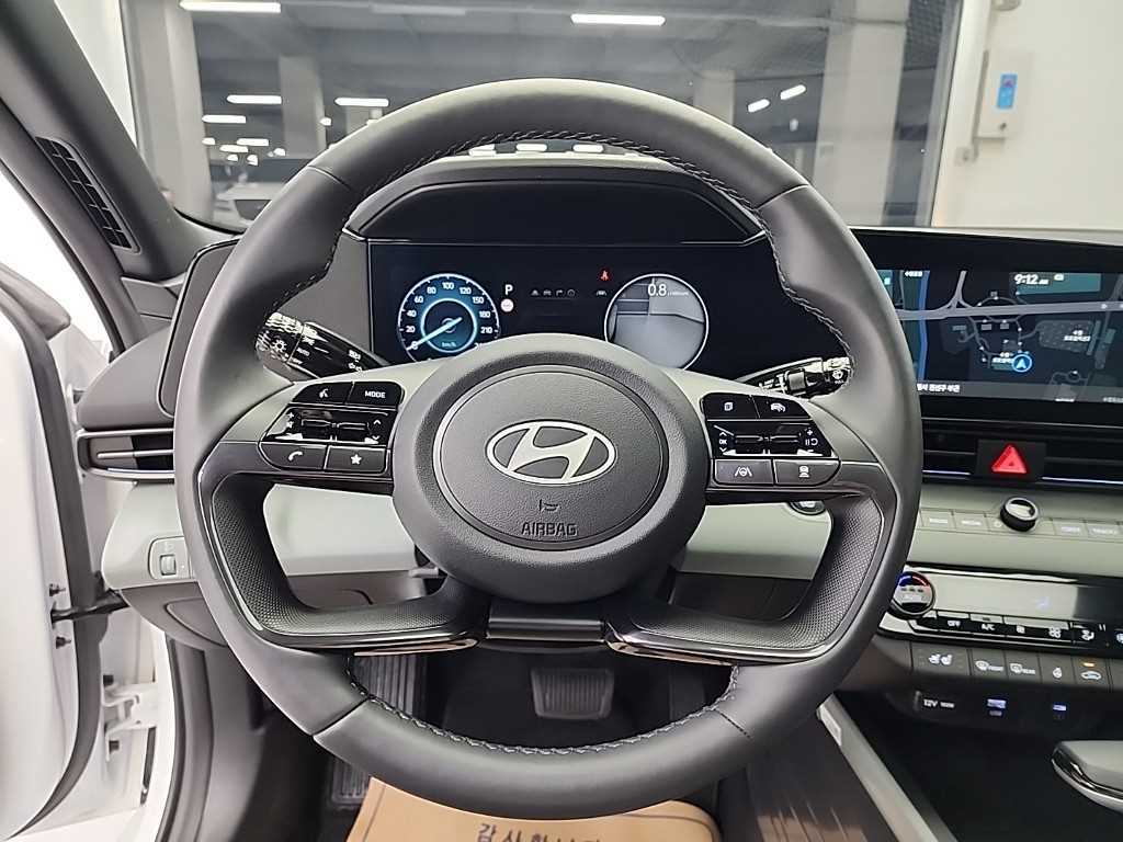 HYUNDAI Avante - Vista 9