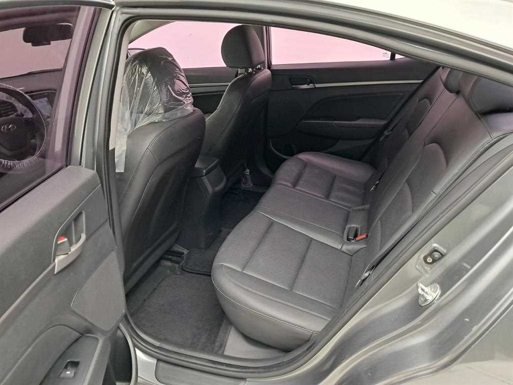 HYUNDAI Avante - Vista 12