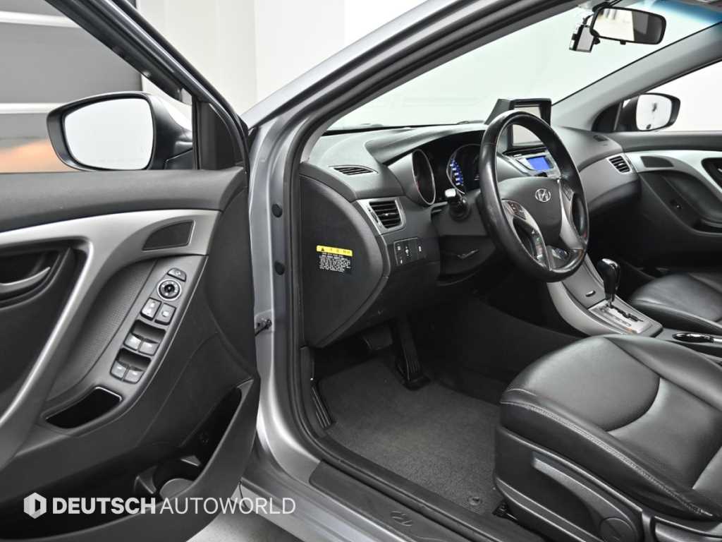HYUNDAI Avante - Vista 11