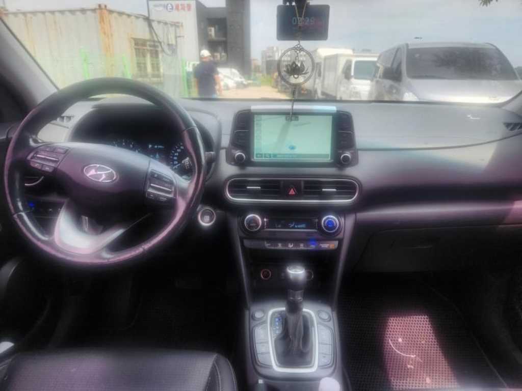 HYUNDAI Kona - Vista 8