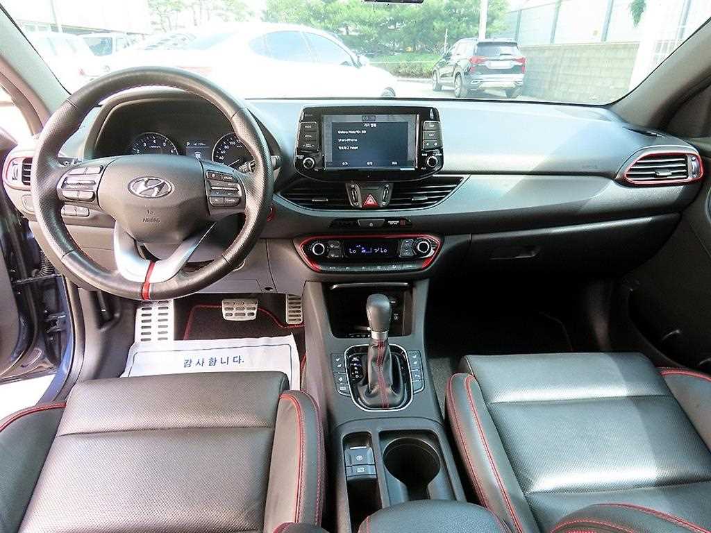 HYUNDAI i30 - Vista 7