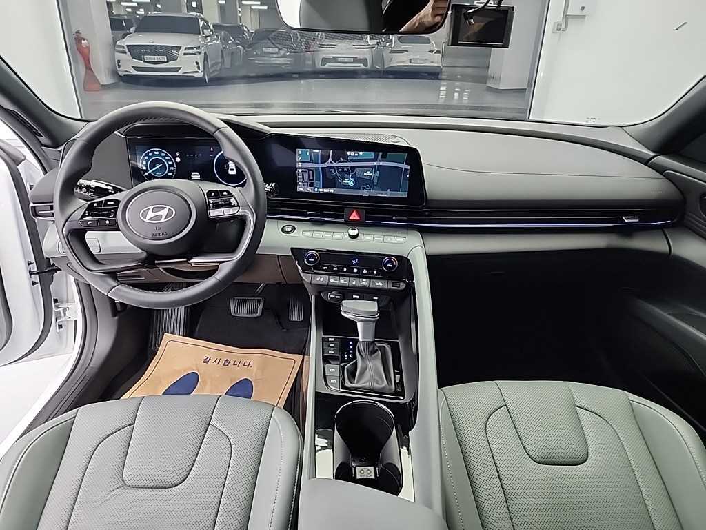 HYUNDAI Avante - Vista 7