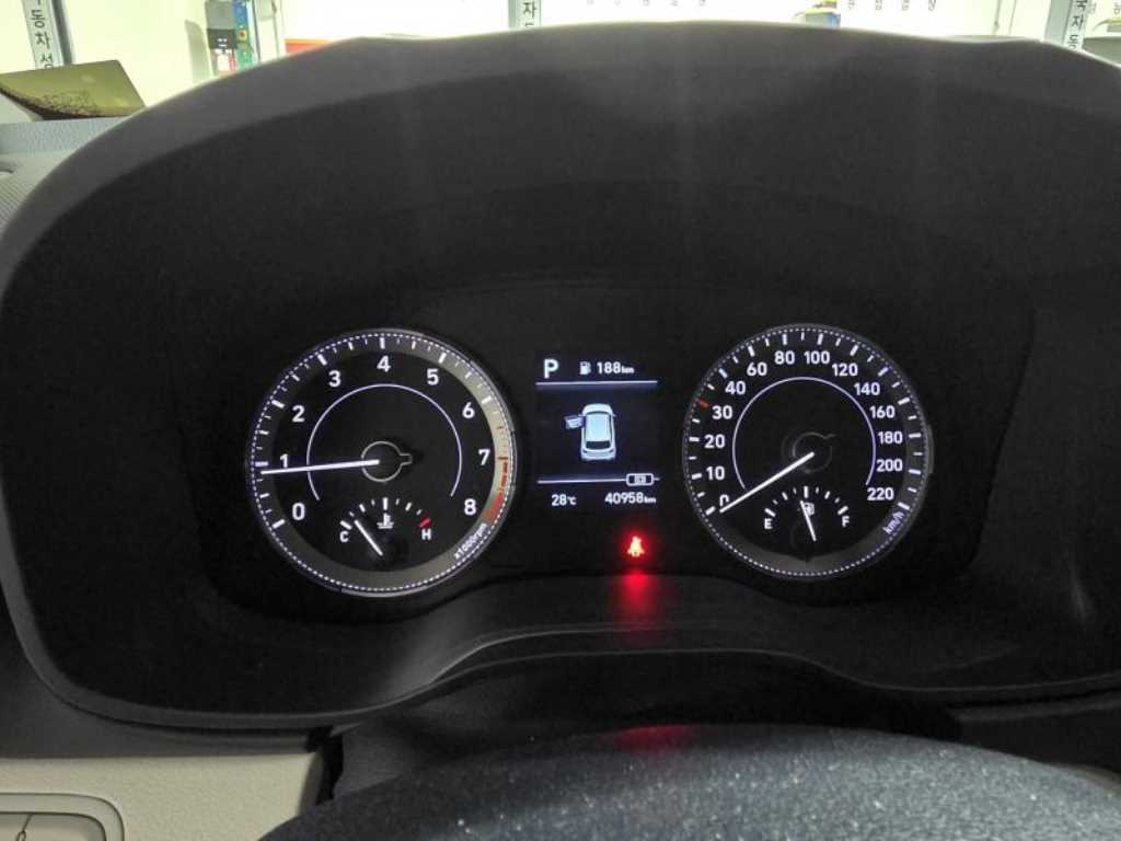 HYUNDAI Venue - Vista 7
