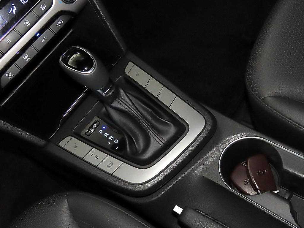 HYUNDAI Avante - Vista 12