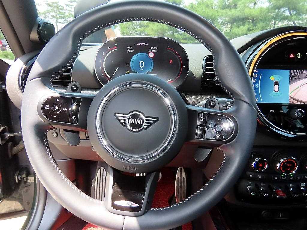 Mini Clubman - Vista 8