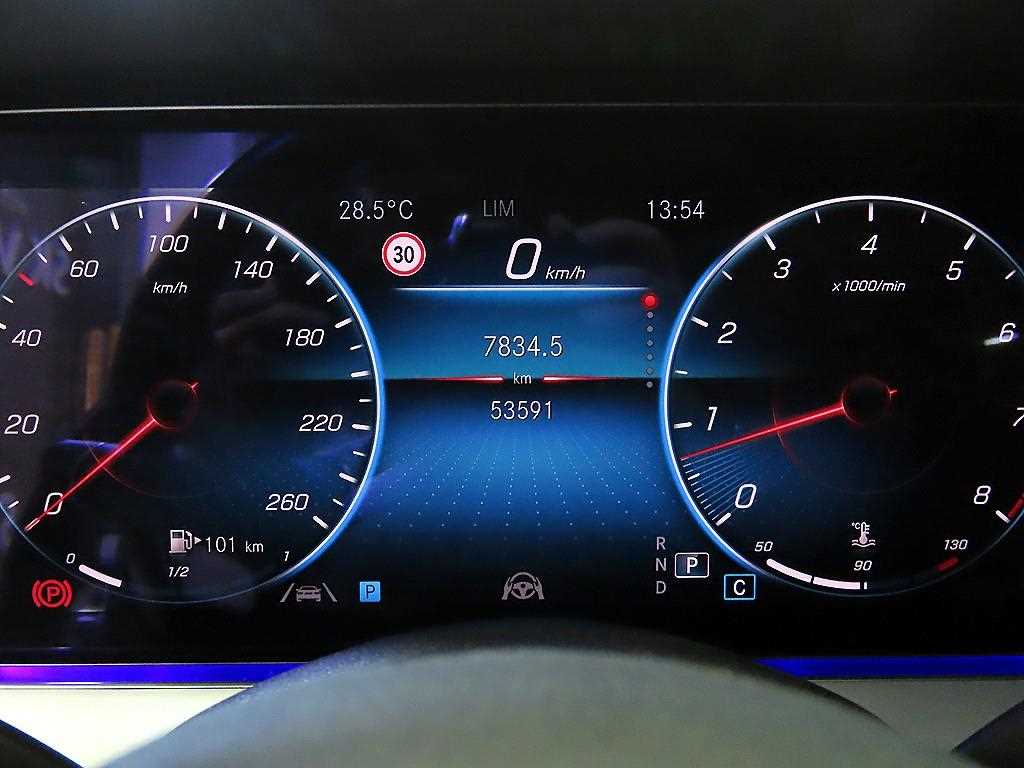 Mercedes Benz E class - Vista 9
