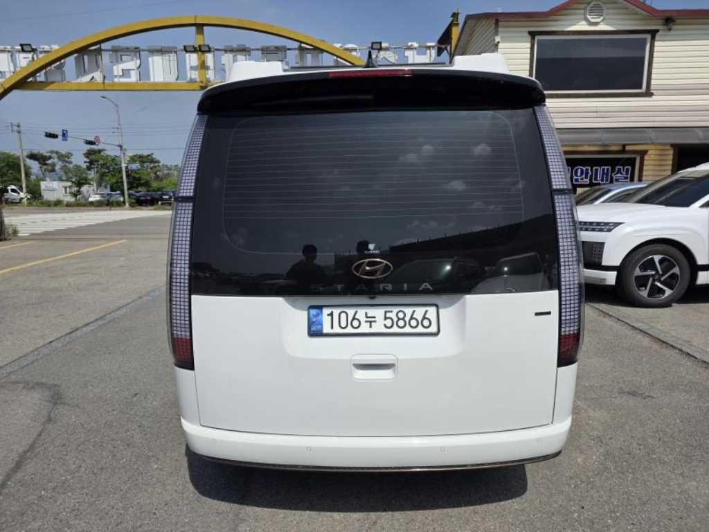 HYUNDAI Staria - Vista 4