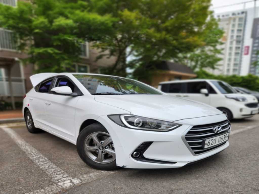 HYUNDAI Avante - Vista 2