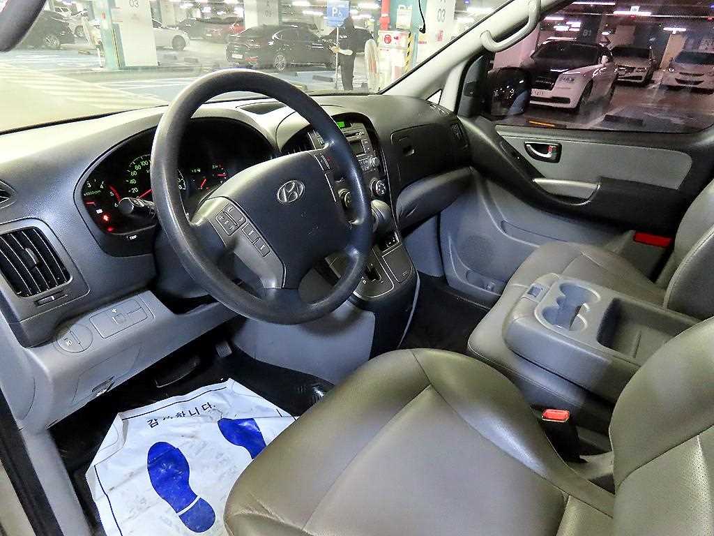 HYUNDAI Starex - Vista 10