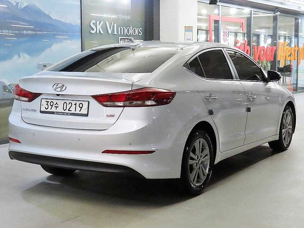 HYUNDAI Avante - Vista 4