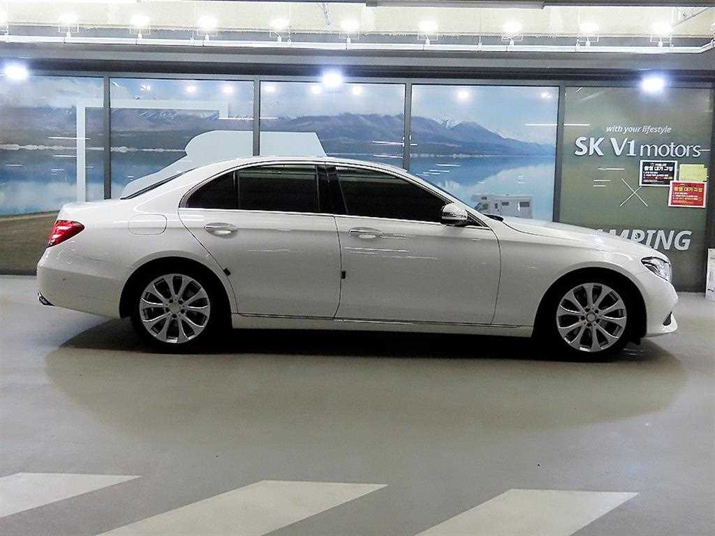 Mercedes Benz E class - Vista 3