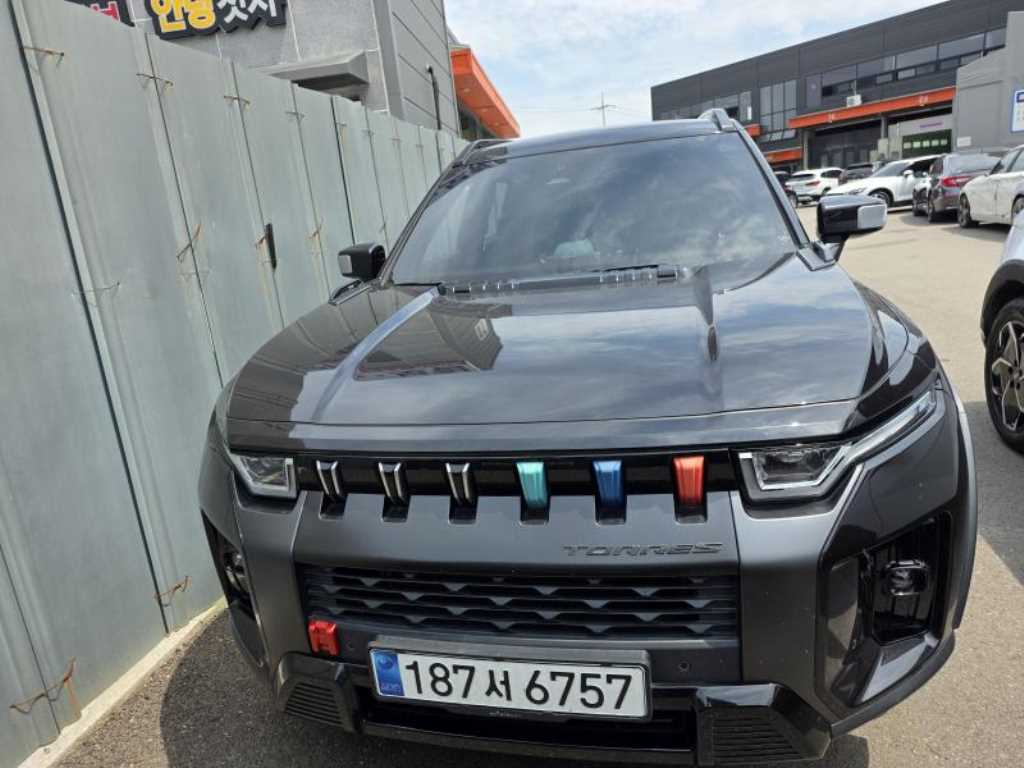 Ssangyong Torres 2024 Negro - Importación desde Corea - HF Imports Iquique - Foto 1