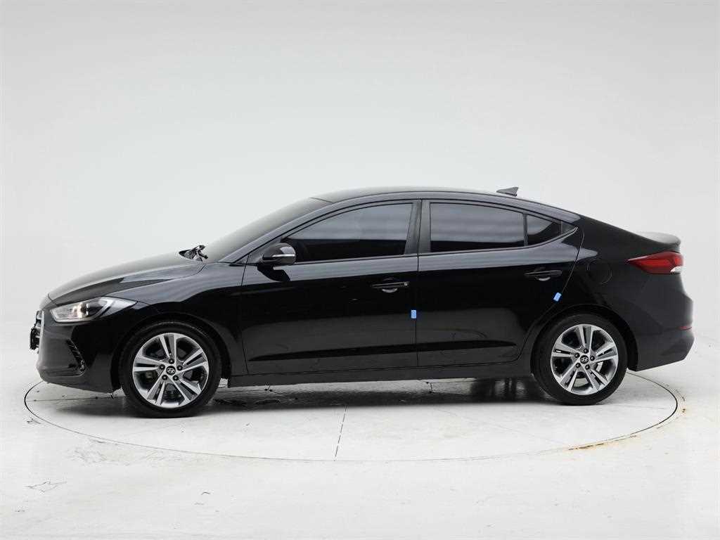 HYUNDAI Avante - Vista 3