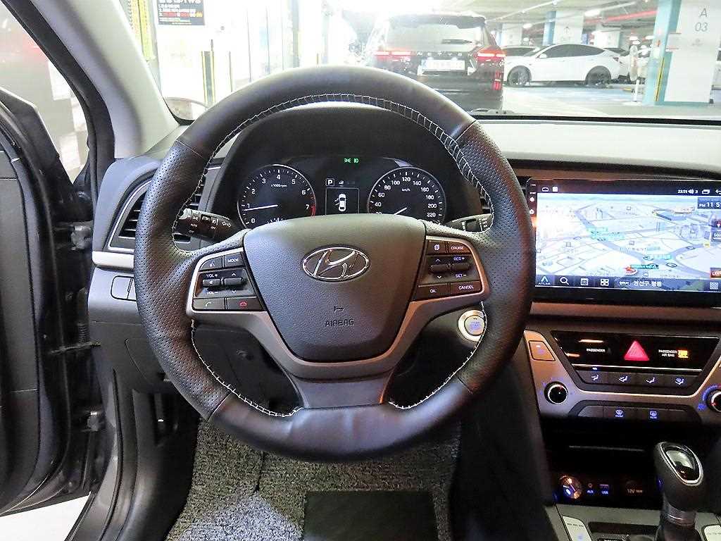 HYUNDAI Avante - Vista 8