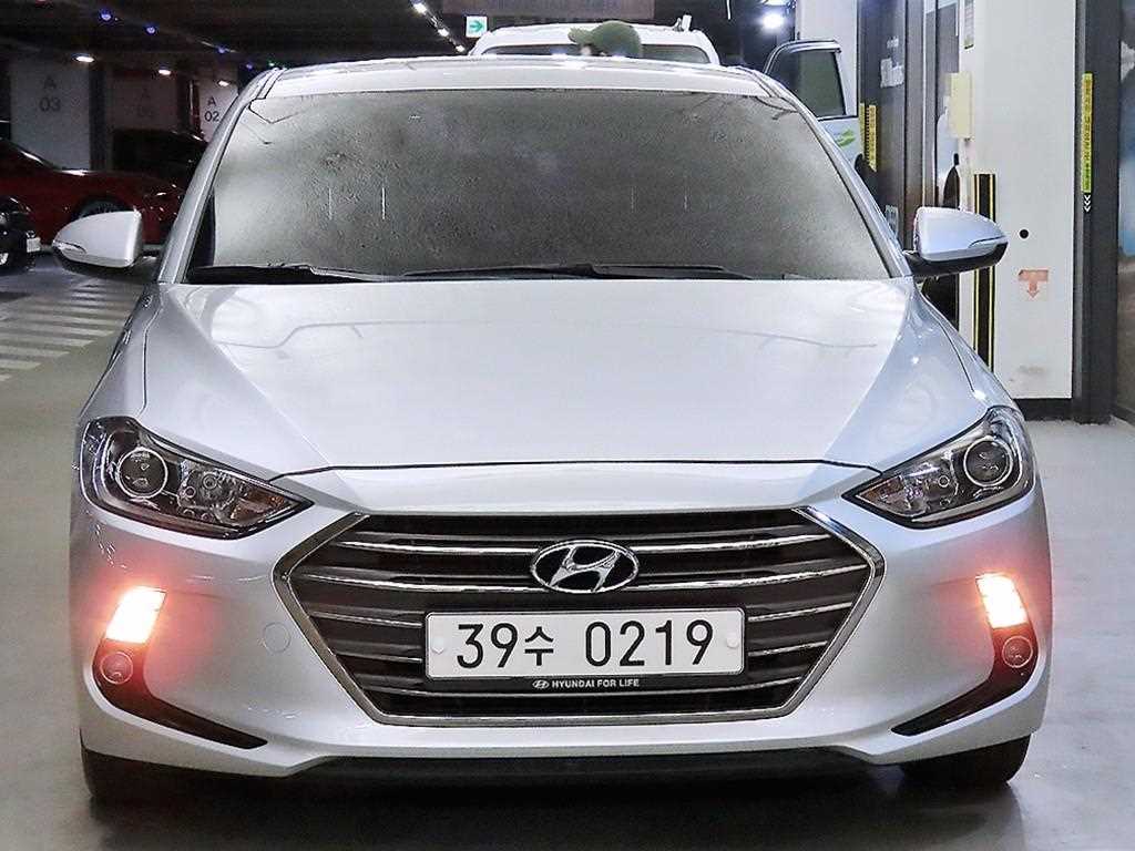 HYUNDAI Avante - Vista 2