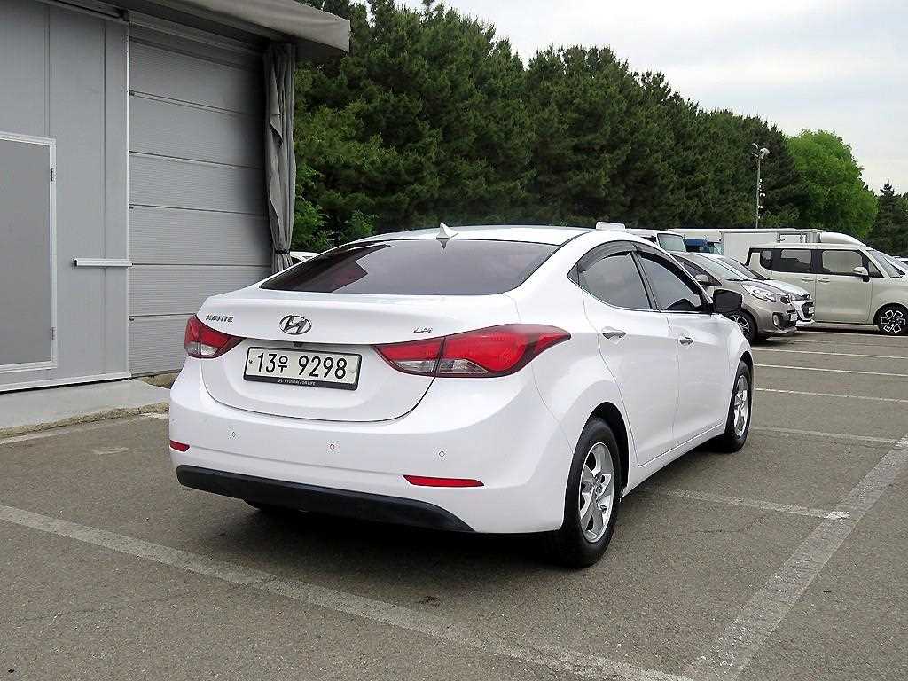 HYUNDAI Avante - Vista 4