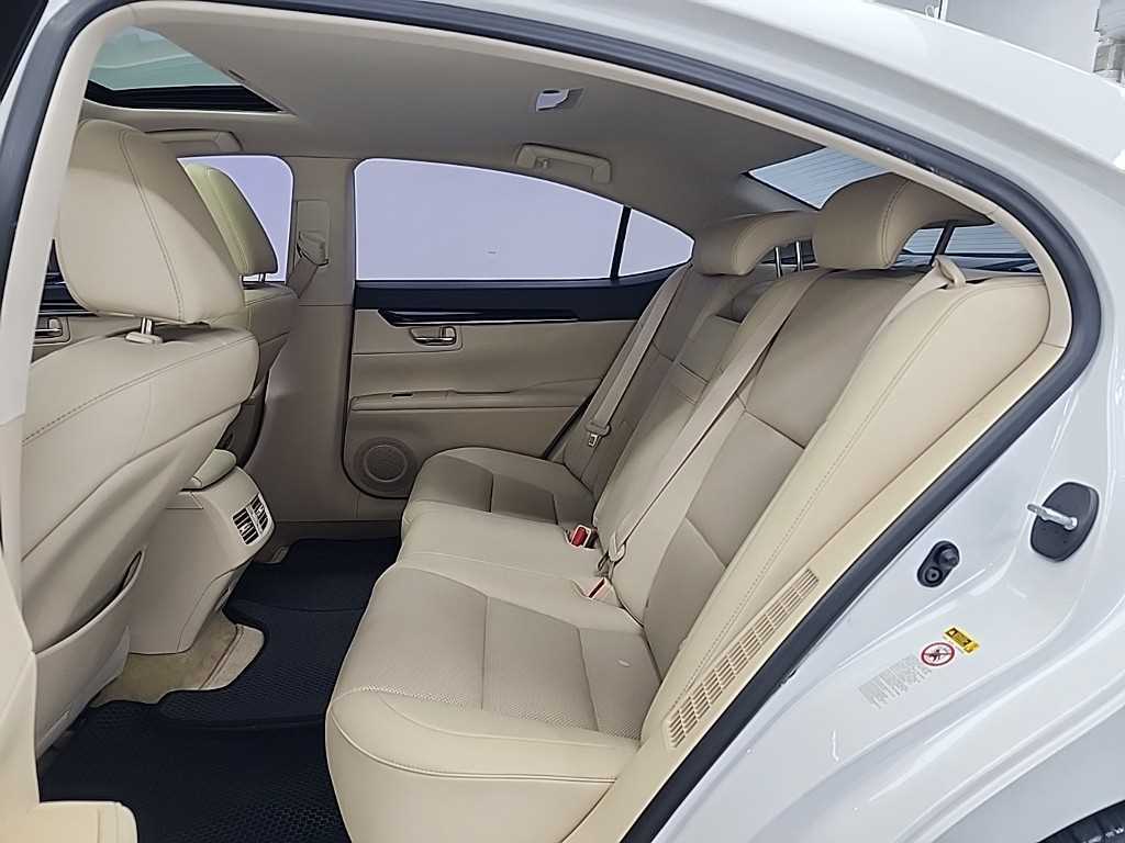 Lexus ES - Vista 12