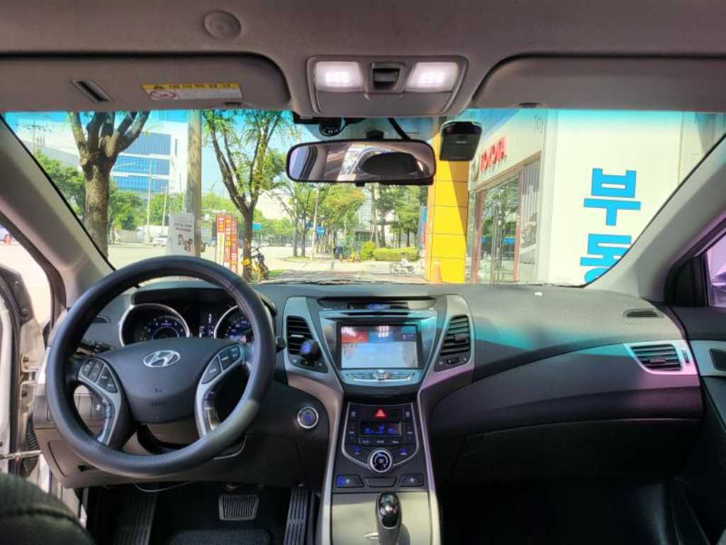 HYUNDAI Avante - Vista 6