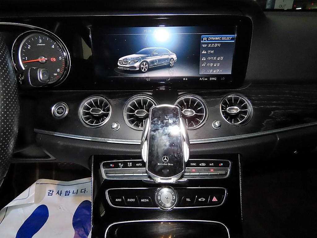 Mercedes Benz E class - Vista 11