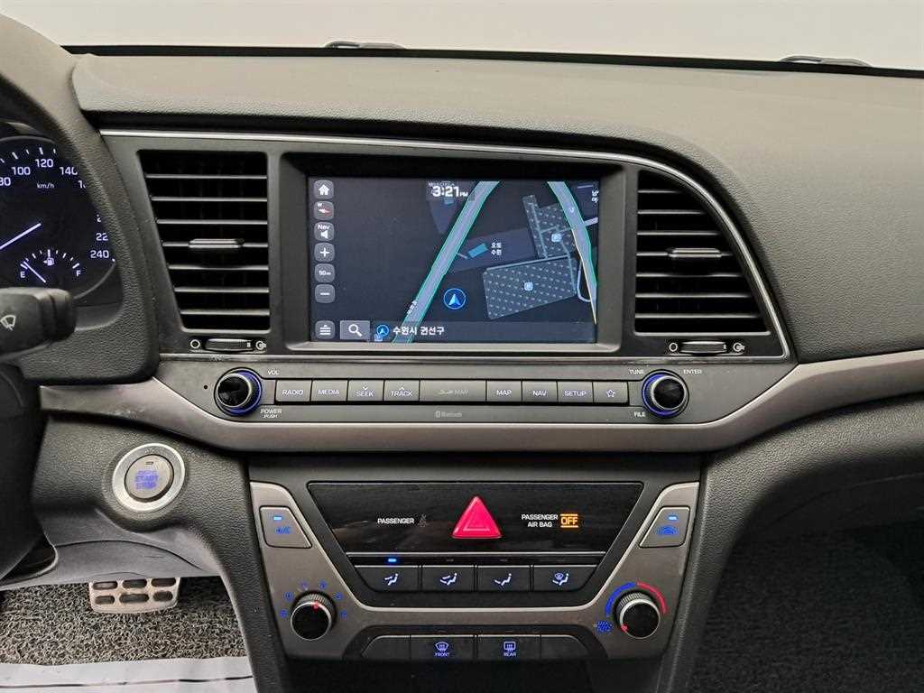 HYUNDAI Avante - Vista 9