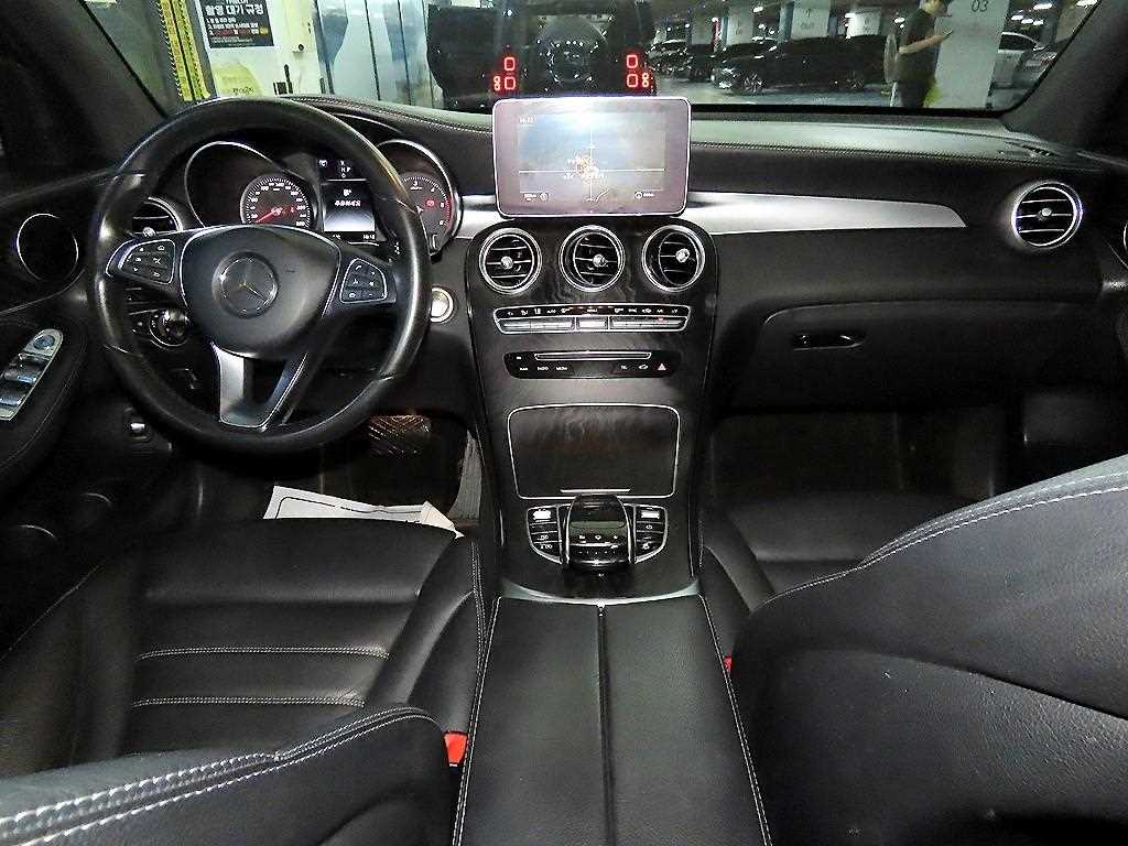 Mercedes Benz GLC Class - Vista 10