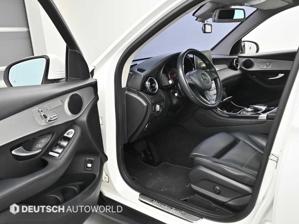 Mercedes Benz GLC Class - Vista 11