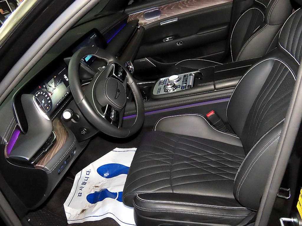 Genesis G90 - Vista 6