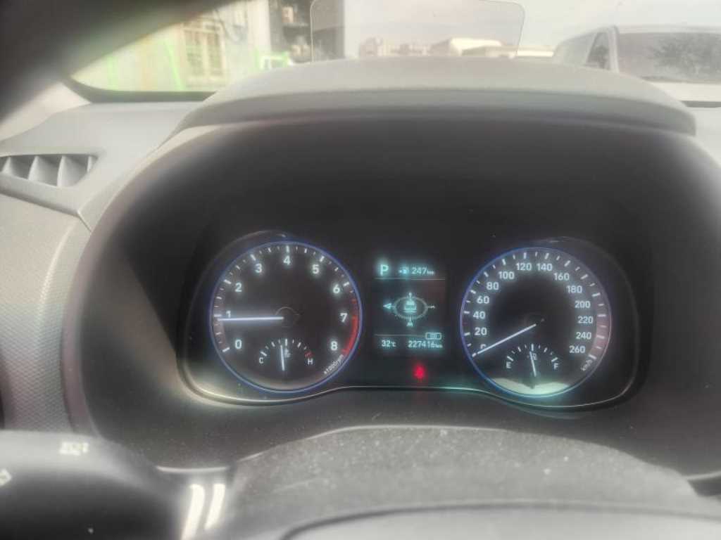HYUNDAI Kona - Vista 7
