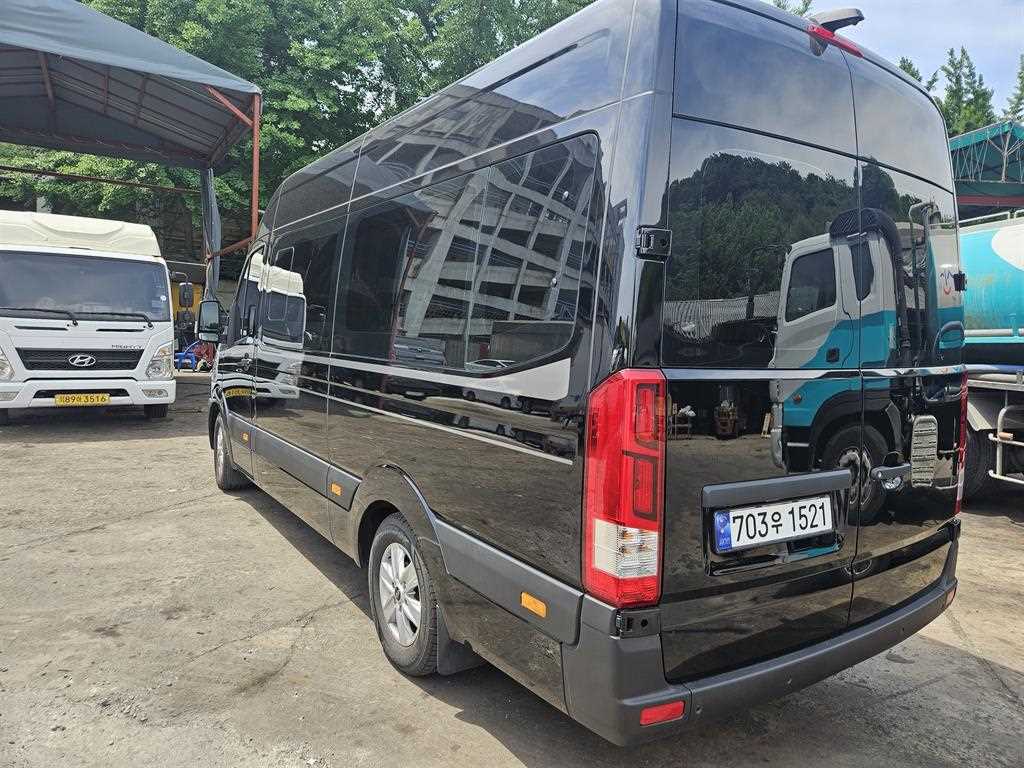 HYUNDAI Solati - Vista 3