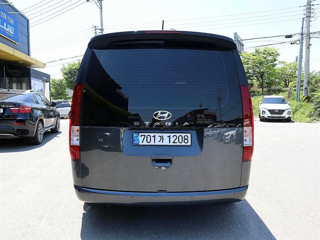 HYUNDAI Staria - Vista 3