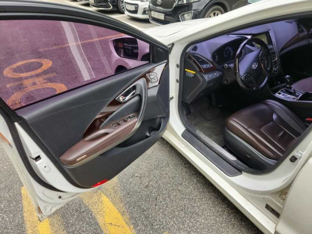 HYUNDAI Grandeur - Vista 9