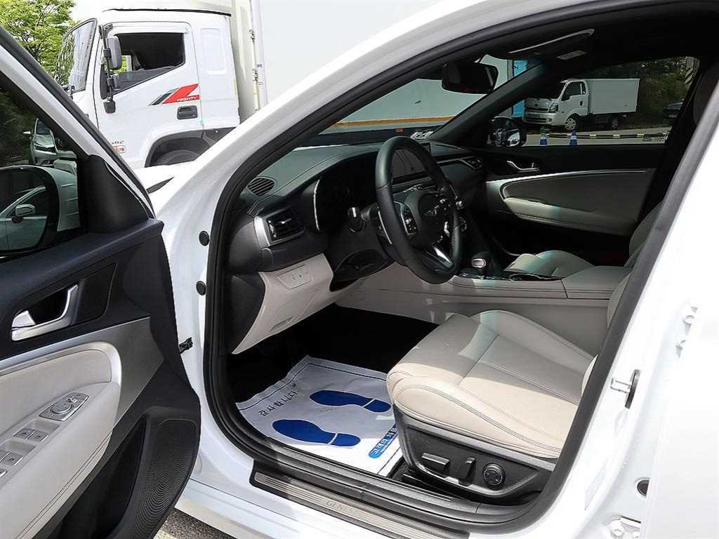Genesis G70 - Vista 6