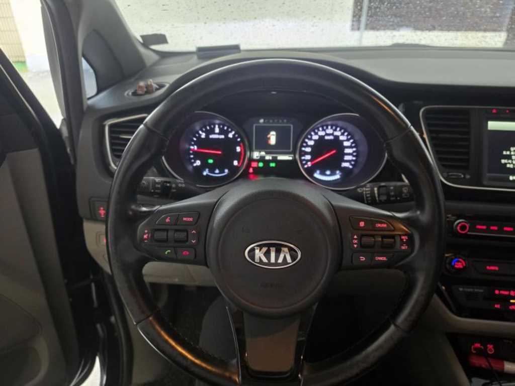 KIA Carnival - Vista 7