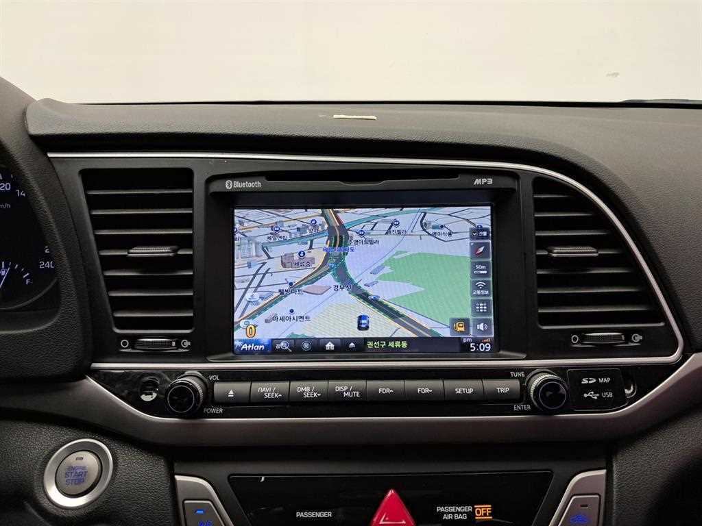 HYUNDAI Avante - Vista 9