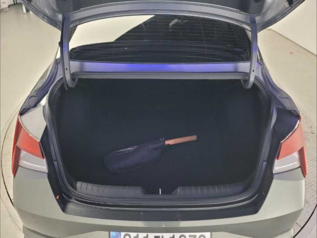 HYUNDAI Avante - Vista 12