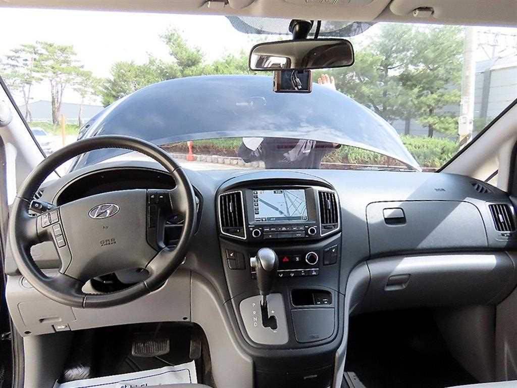 HYUNDAI Starex - Vista 7