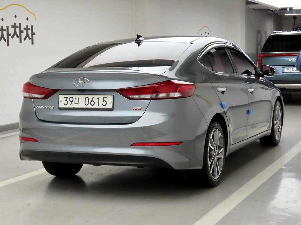 HYUNDAI Avante - Vista 4