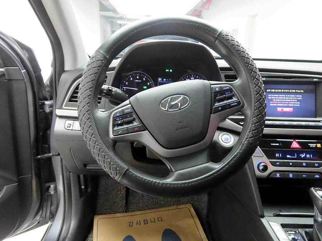HYUNDAI Avante - Vista 8