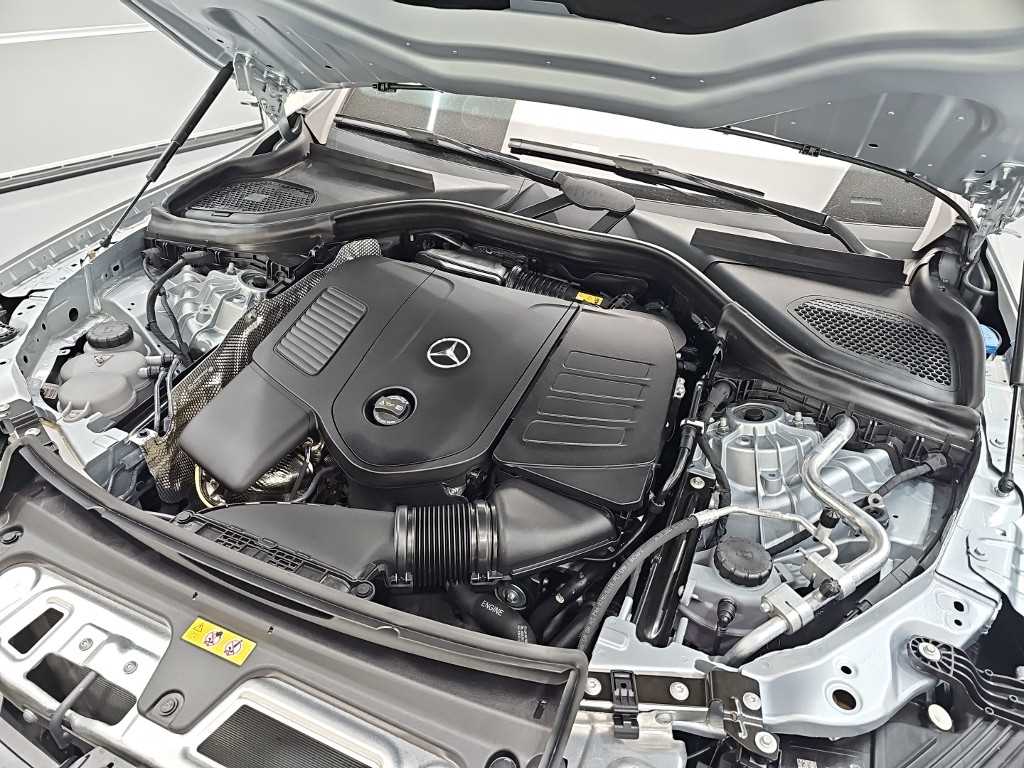 Mercedes Benz GLC Class - Vista 5