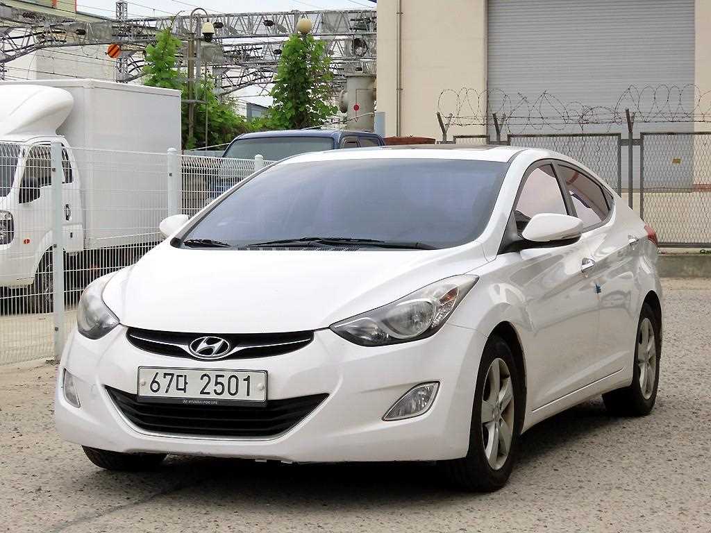 HYUNDAI Avante - Vista 2